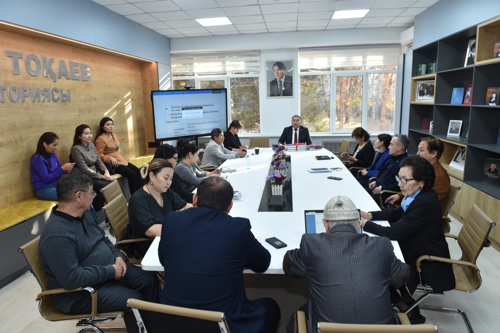 ҚАЗАҚ ӨНЕРТАНУЫНЫҢ МАҚТАНЫШЫ: «ТҰРАН МЕТАСТИЛІ» АЛЬБОМ-ПРАКТИКУМЫНЫҢ ТҰСАУКЕСЕРІ ӨТТІ